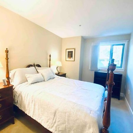Amazing Location 2 Bedroom Minutes From Downtown ビクトリア エクステリア 写真