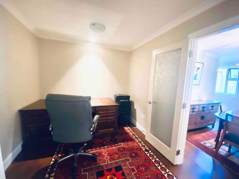 Amazing Location 2 Bedroom Minutes From Downtown ビクトリア エクステリア 写真