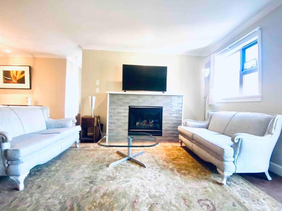 Amazing Location 2 Bedroom Minutes From Downtown ビクトリア エクステリア 写真