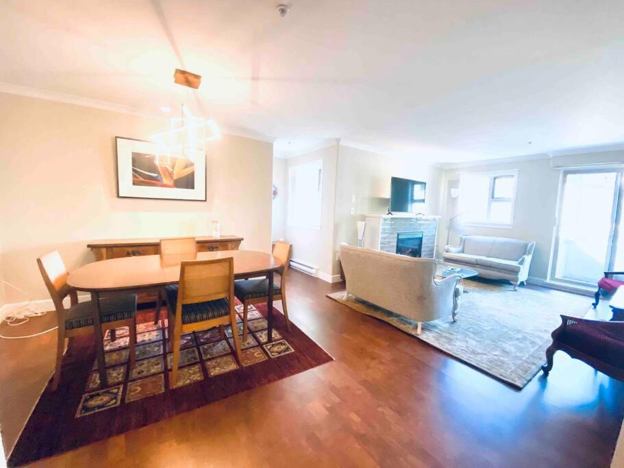Amazing Location 2 Bedroom Minutes From Downtown ビクトリア エクステリア 写真
