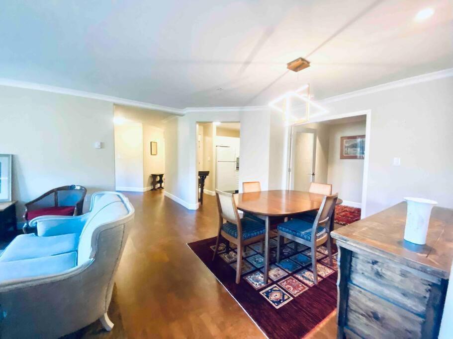 Amazing Location 2 Bedroom Minutes From Downtown ビクトリア エクステリア 写真