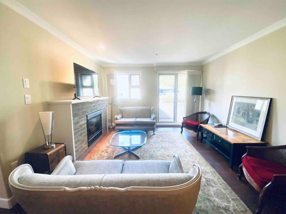 Amazing Location 2 Bedroom Minutes From Downtown ビクトリア エクステリア 写真