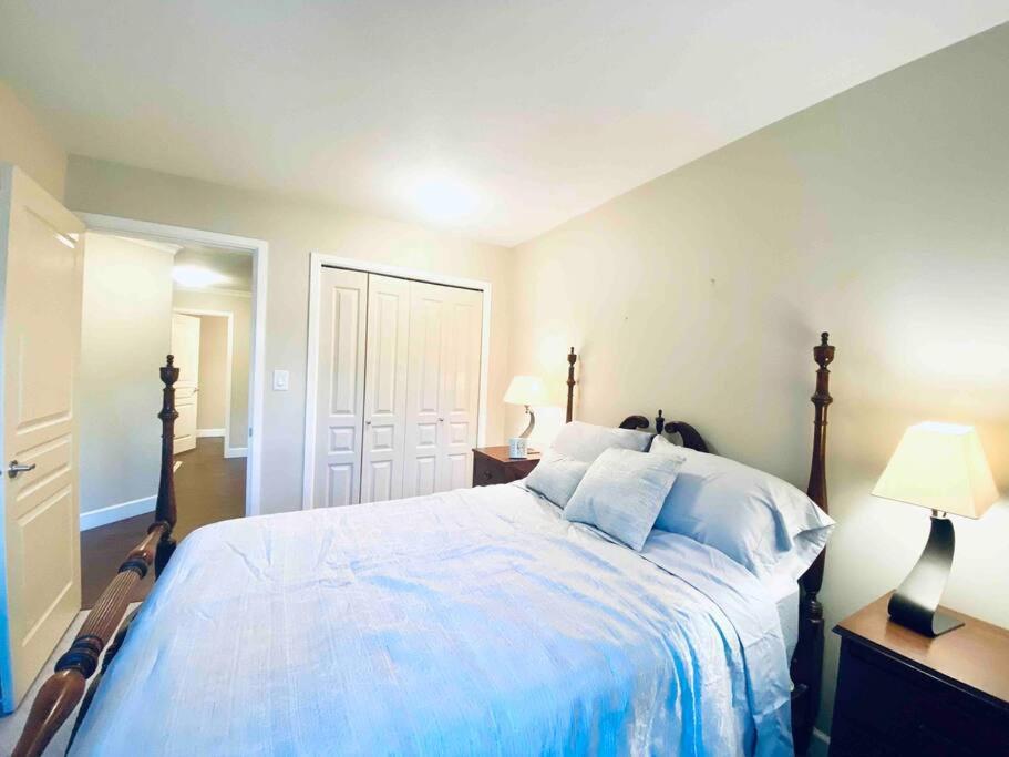 Amazing Location 2 Bedroom Minutes From Downtown ビクトリア エクステリア 写真