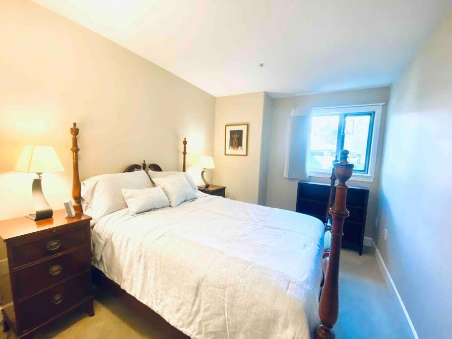 Amazing Location 2 Bedroom Minutes From Downtown ビクトリア エクステリア 写真